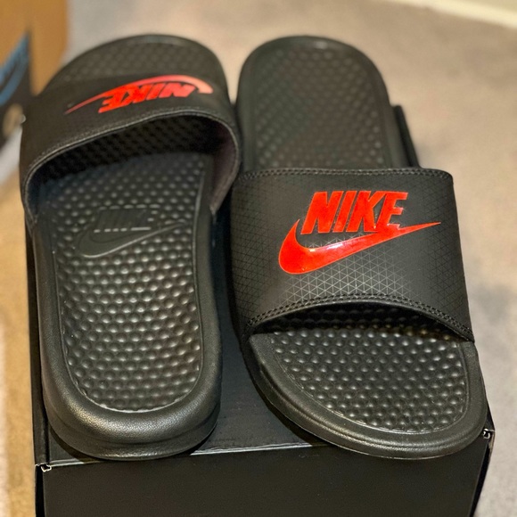 Size 8 Nike slides - Picture 1 of 2